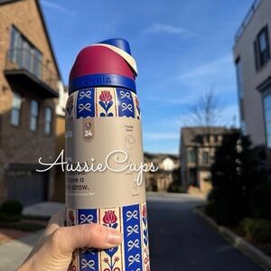 Owala 32 oz Holiday Hygge Water Bottle - flowers & bows reddish pink & blue